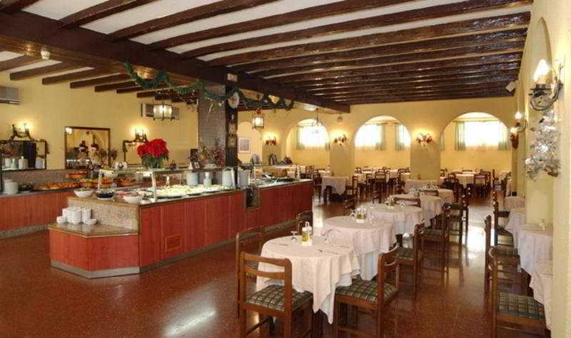 Kross Goya Benalmadena Restoran foto